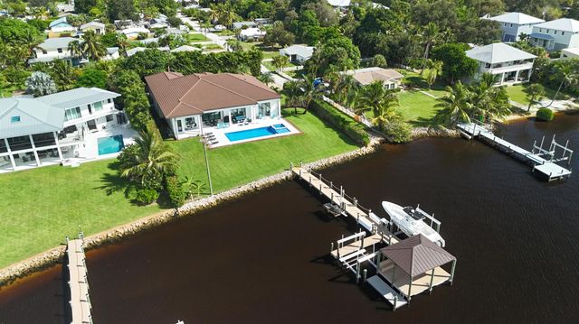 1000 NE Wright Avenue, Jensen Beach, FL 34957