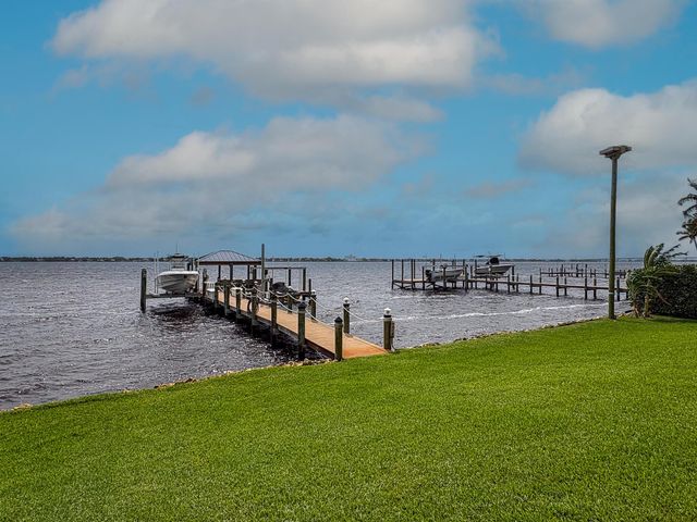 1000 NE Wright Avenue, Jensen Beach, FL 34957