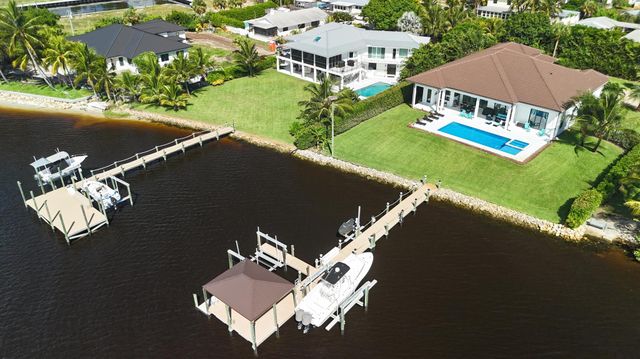 1000 NE Wright Avenue, Jensen Beach, FL 34957