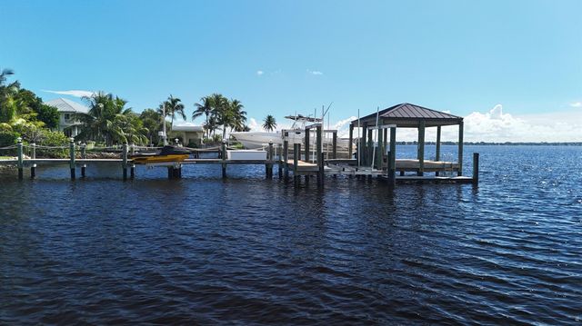 1000 NE Wright Avenue, Jensen Beach, FL 34957