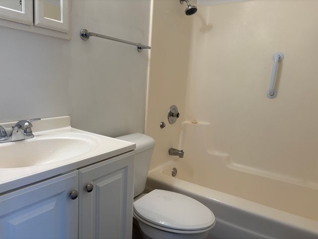 11 Saint Thomas Colony 7, Fox Lake, IL 60020