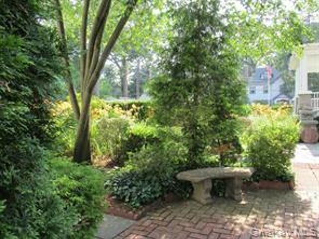124 PELHAMDALE Avenue 8A, Pelham, NY 10803