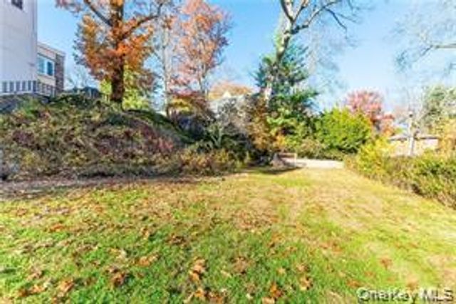 124 PELHAMDALE Avenue 8A, Pelham, NY 10803