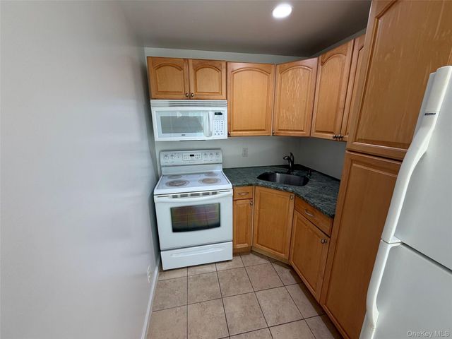 124 PELHAMDALE Avenue 8A, Pelham, NY 10803