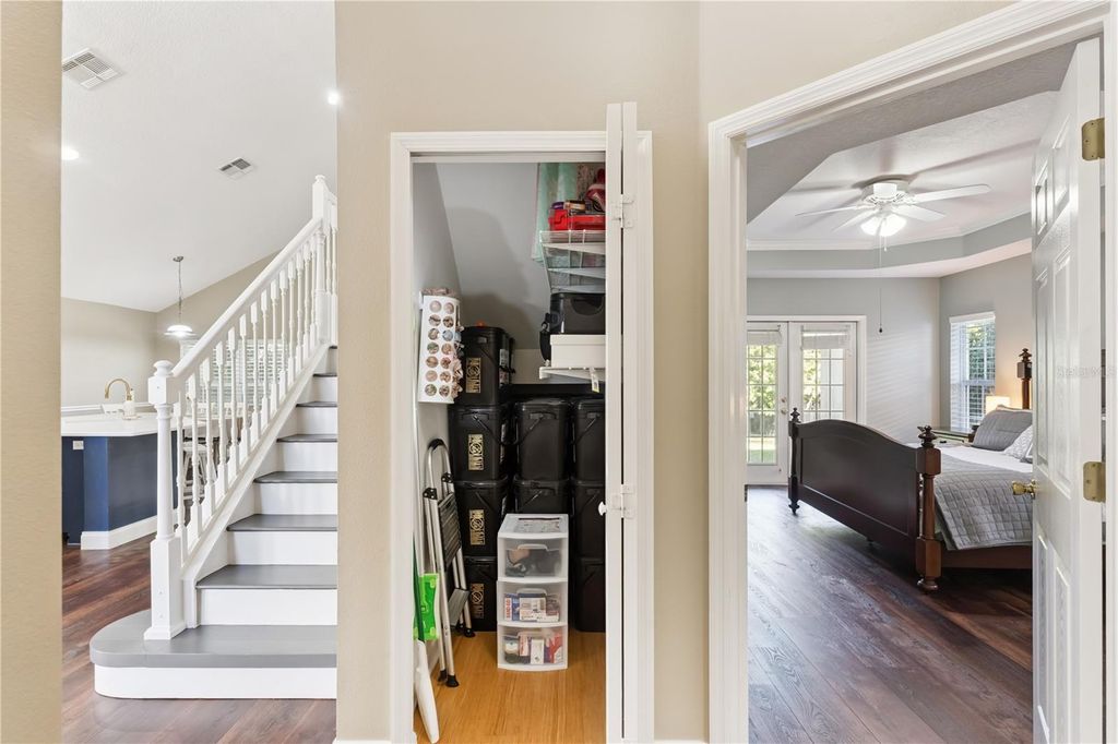 Image 14 of property listing at 9972 HIDDEN DUNES LANE, Orlando, FL 32832