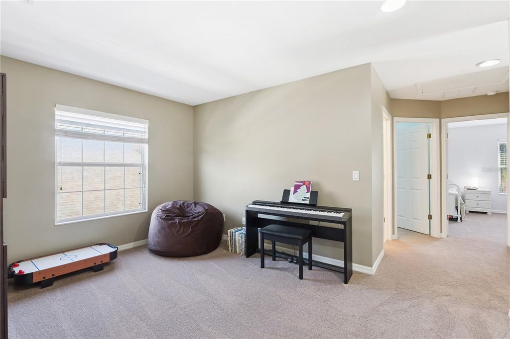 Image 16 of property listing at 9972 HIDDEN DUNES LANE, Orlando, FL 32832