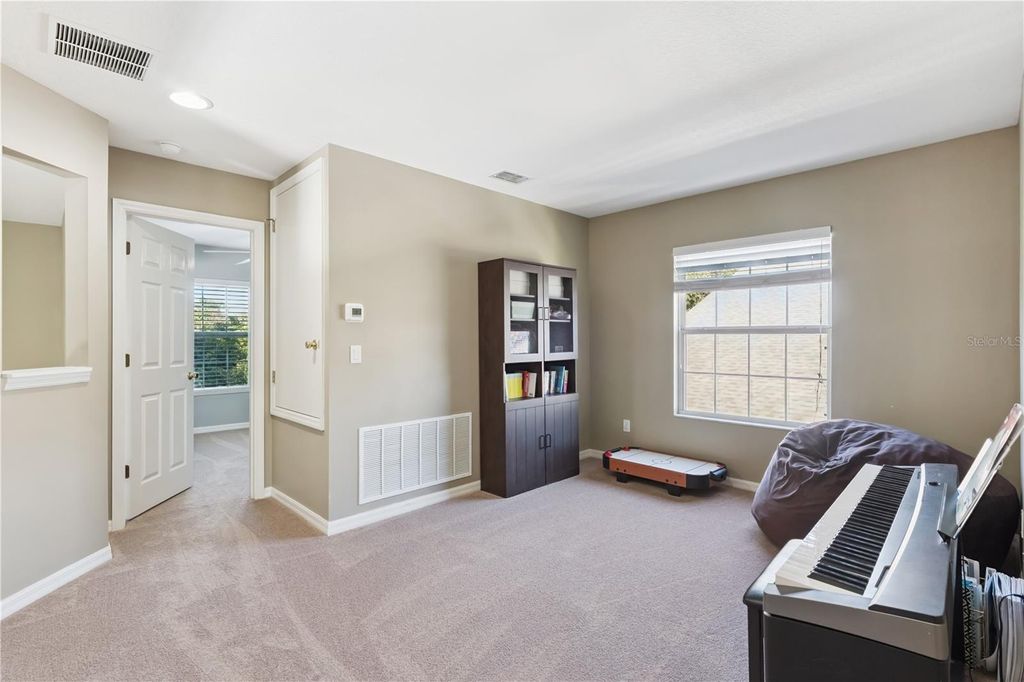 Image 17 of property listing at 9972 HIDDEN DUNES LANE, Orlando, FL 32832