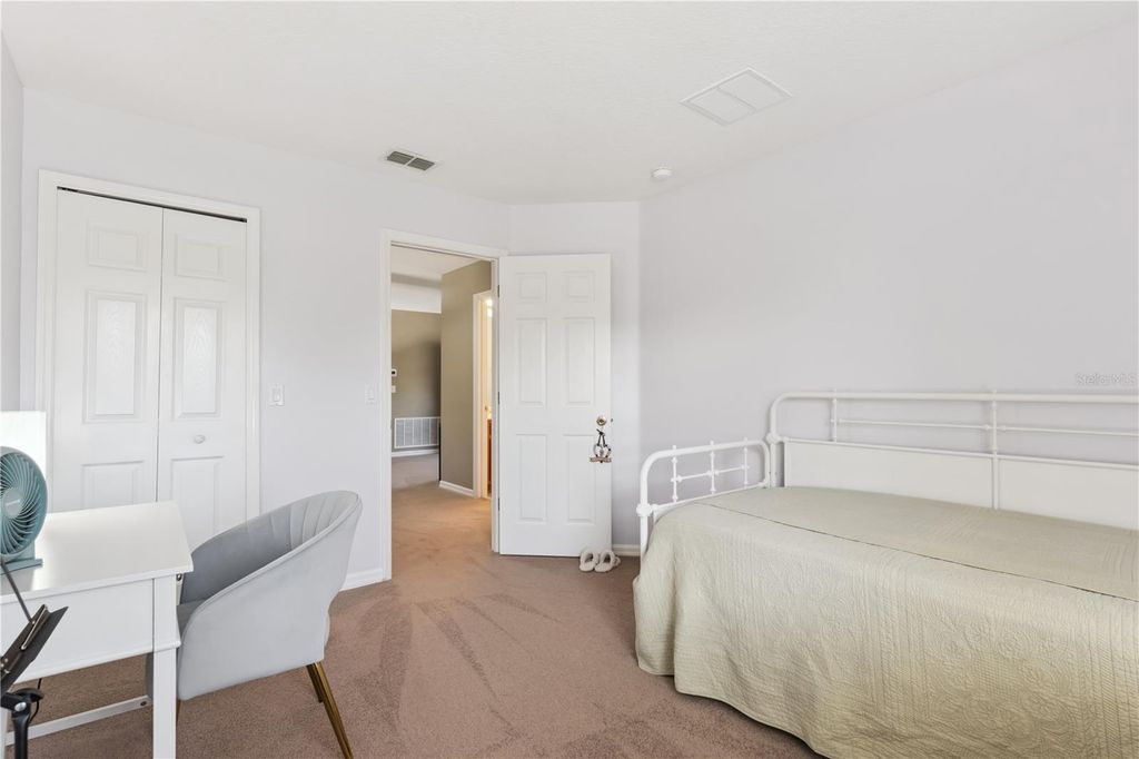 Image 24 of property listing at 9972 HIDDEN DUNES LANE, Orlando, FL 32832