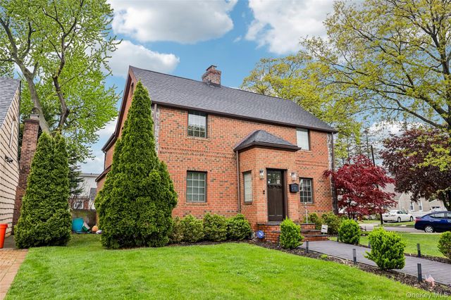 57 Berkley Road, Mineola, NY 11501