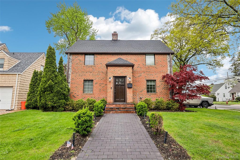 57 Berkley Road, Mineola, NY 11501