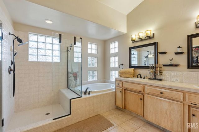 9317 Leslie Deann Court, Bakersfield, CA 93312