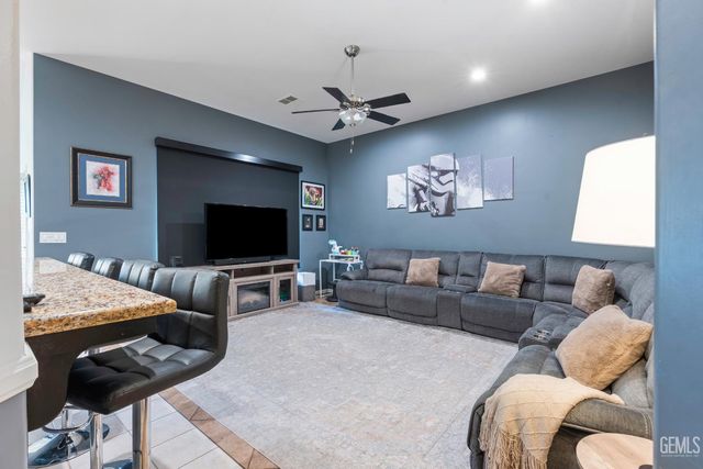 9317 Leslie Deann Court, Bakersfield, CA 93312