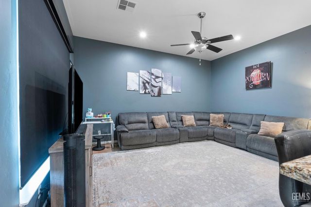 9317 Leslie Deann Court, Bakersfield, CA 93312