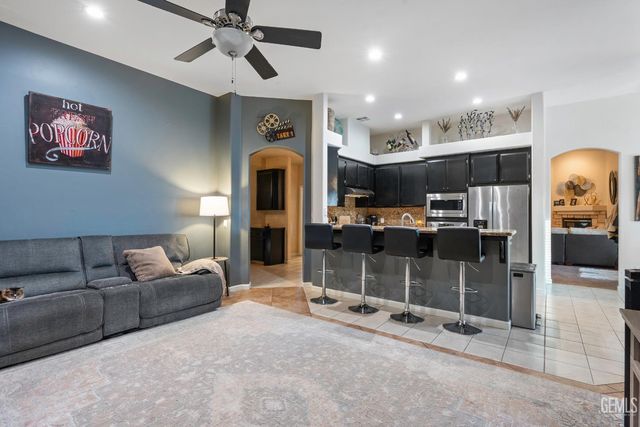 9317 Leslie Deann Court, Bakersfield, CA 93312