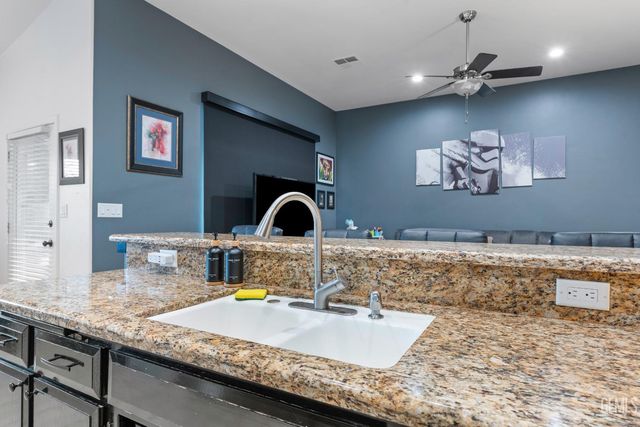 9317 Leslie Deann Court, Bakersfield, CA 93312