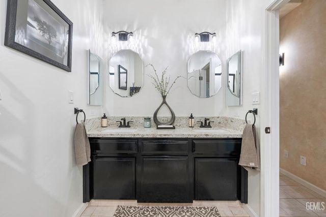 9317 Leslie Deann Court, Bakersfield, CA 93312