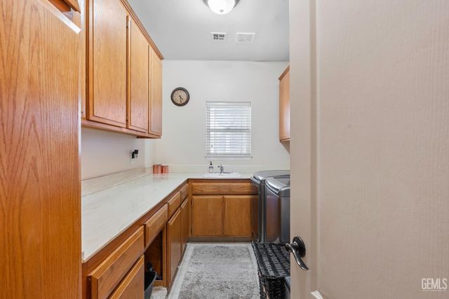 9317 Leslie Deann Court, Bakersfield, CA 93312