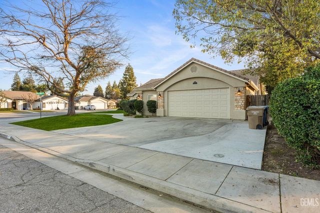 9317 Leslie Deann Court, Bakersfield, CA 93312