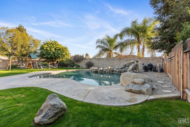 9317 Leslie Deann Court, Bakersfield, CA 93312