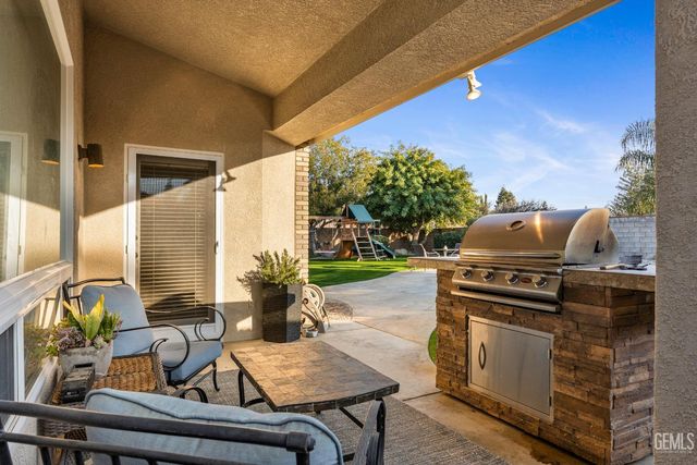 9317 Leslie Deann Court, Bakersfield, CA 93312