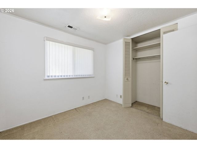 4226 SCOTTDALE St, Eugene, OR 97404