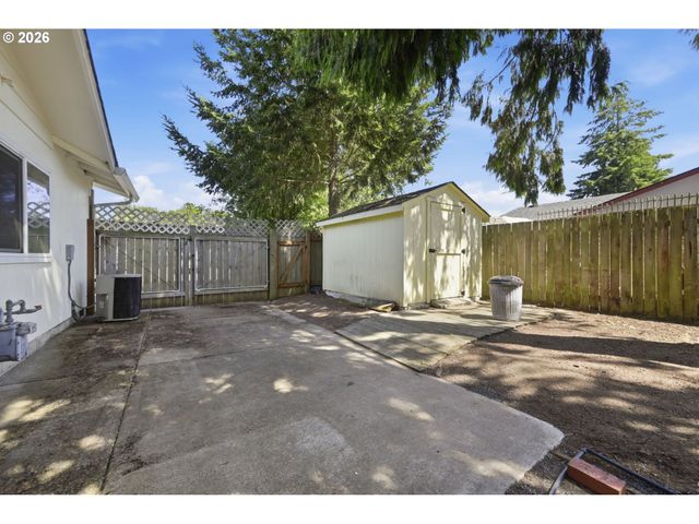4226 SCOTTDALE St, Eugene, OR 97404
