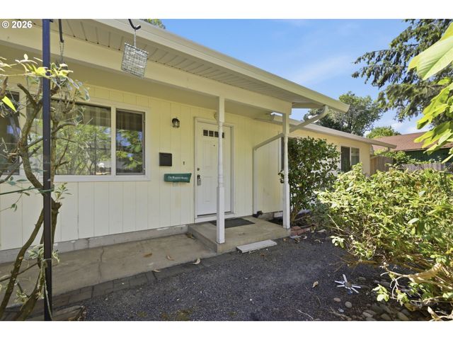 4226 SCOTTDALE St, Eugene, OR 97404