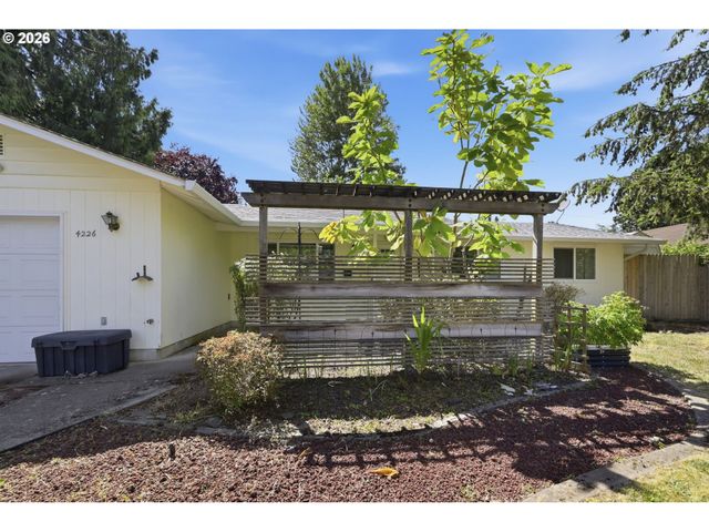 4226 SCOTTDALE St, Eugene, OR 97404