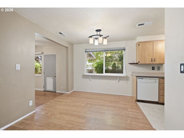 4226 SCOTTDALE St, Eugene, OR 97404