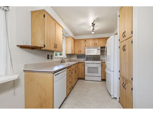4226 SCOTTDALE St, Eugene, OR 97404