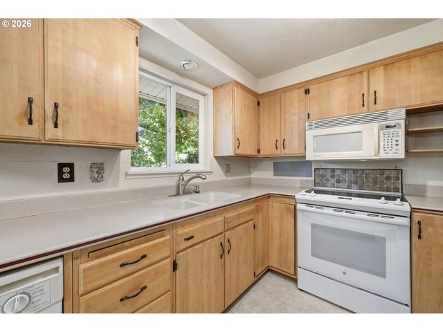 4226 SCOTTDALE St, Eugene, OR 97404