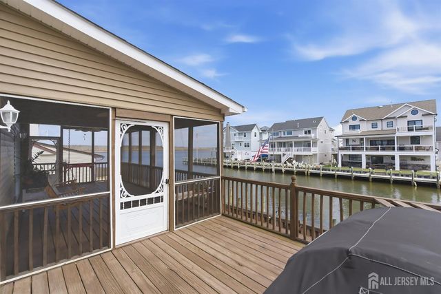 1215 Niihau Drive, Lacey, NJ 08731