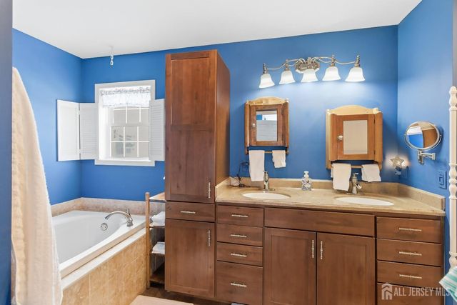 1215 Niihau Drive, Lacey, NJ 08731