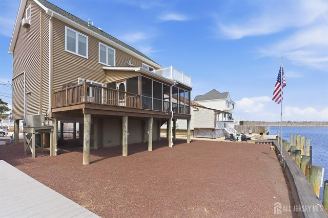 1215 Niihau Drive, Lacey, NJ 08731