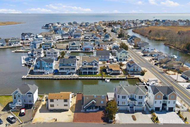 1215 Niihau Drive, Lacey, NJ 08731