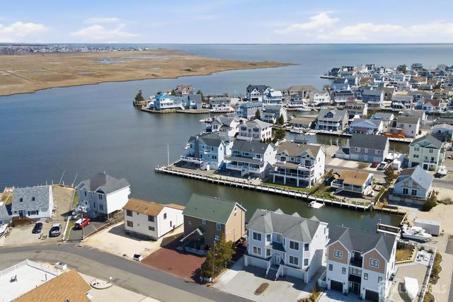 1215 Niihau Drive, Lacey, NJ 08731