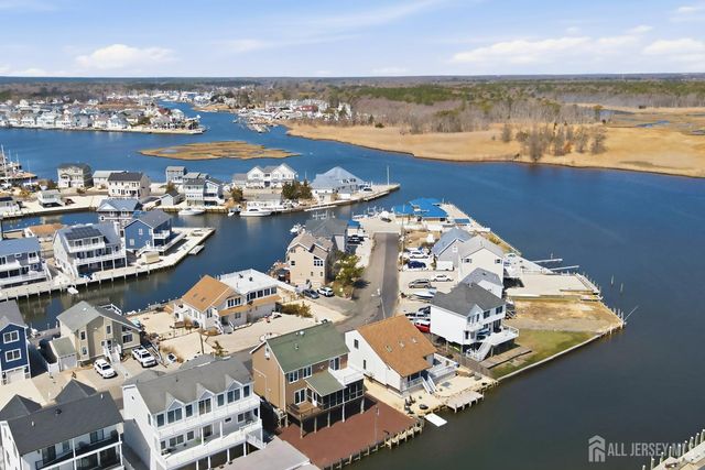 1215 Niihau Drive, Lacey, NJ 08731