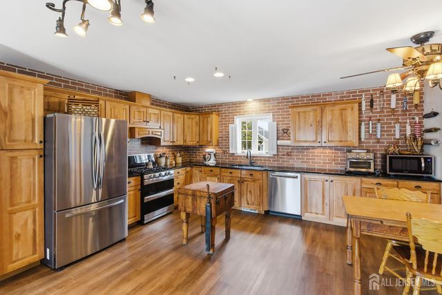 1215 Niihau Drive, Lacey, NJ 08731