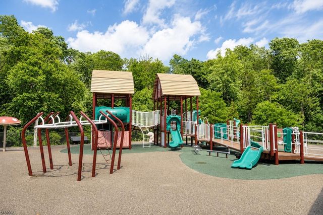 108 Aspen Dr, Cedar Grove Twp., NJ 07009