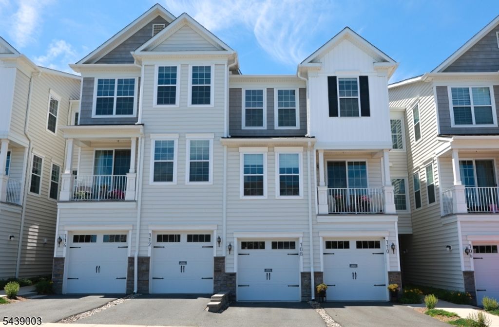 108 Aspen Dr, Cedar Grove Twp., NJ 07009