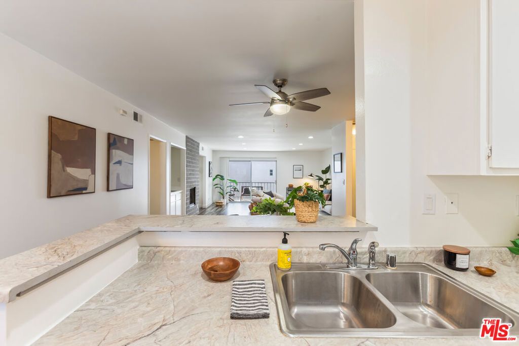 Image 14 of property listing at 11701 Texas Avenue 306, Los Angeles, CA 90025