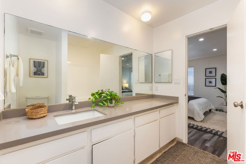 Image 22 of property listing at 11701 Texas Avenue 306, Los Angeles, CA 90025