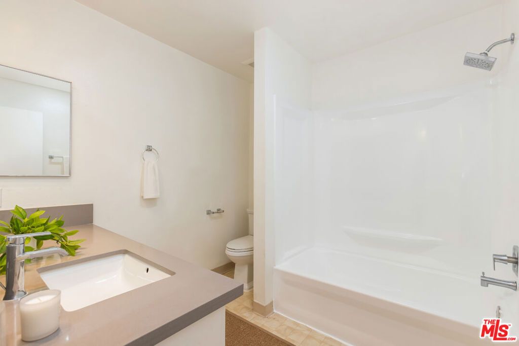 Image 26 of property listing at 11701 Texas Avenue 306, Los Angeles, CA 90025