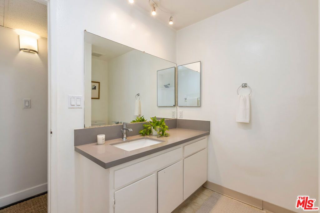 Image 27 of property listing at 11701 Texas Avenue 306, Los Angeles, CA 90025