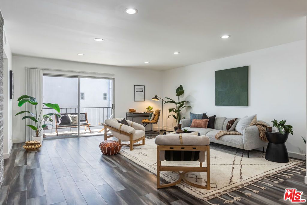 Image 3 of property listing at 11701 Texas Avenue 306, Los Angeles, CA 90025