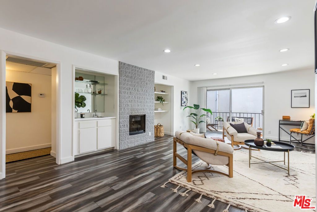 Image 33 of property listing at 11701 Texas Avenue 306, Los Angeles, CA 90025