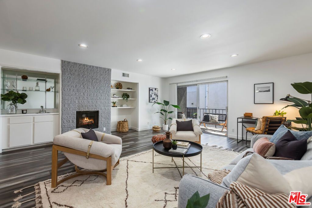 Image 4 of property listing at 11701 Texas Avenue 306, Los Angeles, CA 90025