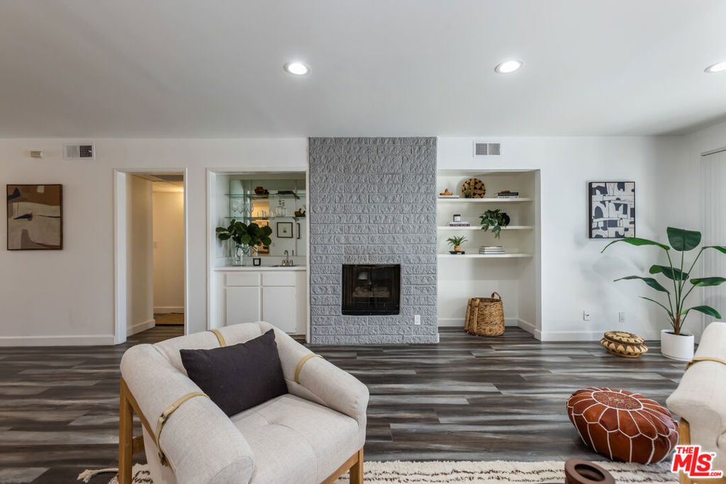 Image 5 of property listing at 11701 Texas Avenue 306, Los Angeles, CA 90025