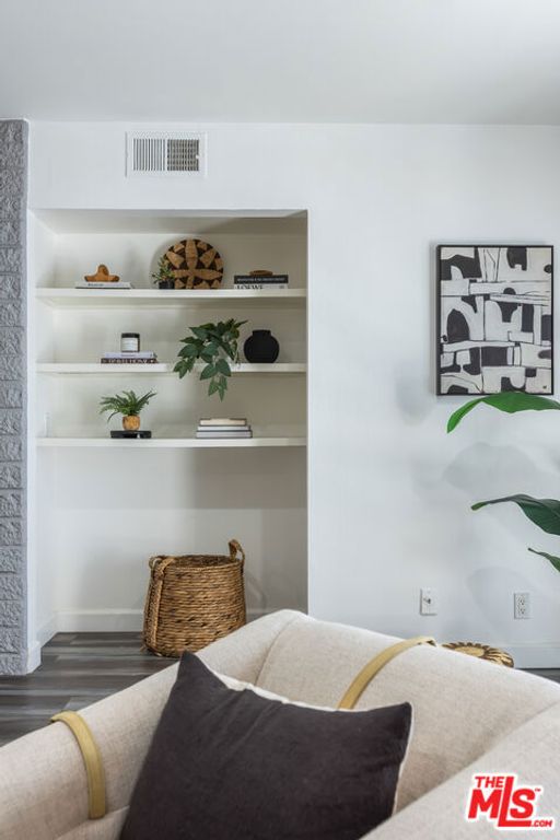 Image 8 of property listing at 11701 Texas Avenue 306, Los Angeles, CA 90025