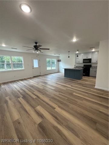 610 N Oak Street, Hackett, AR 72937